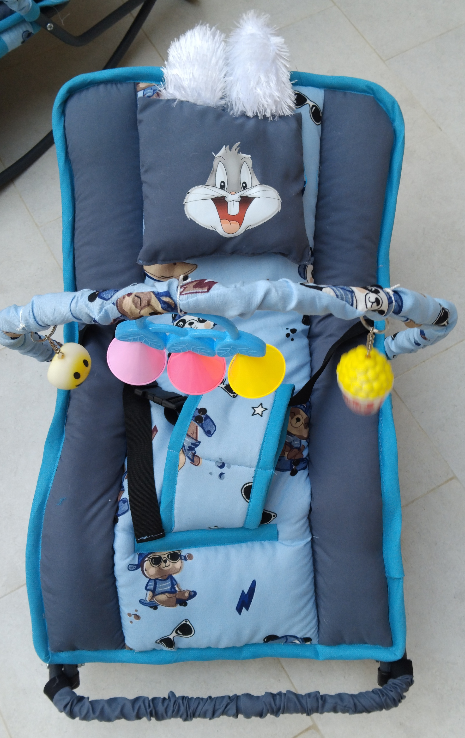 كرسي هزّاز للأطفال