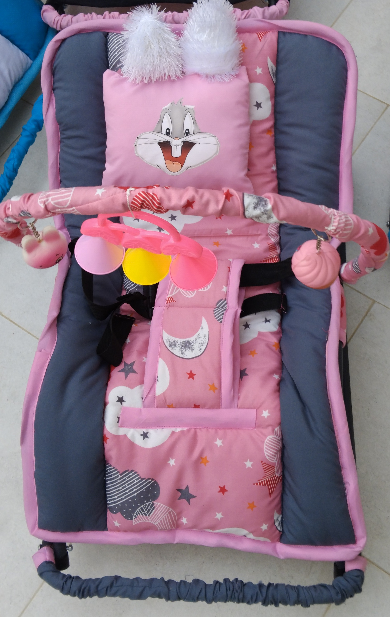 كرسي هزّاز للأطفال